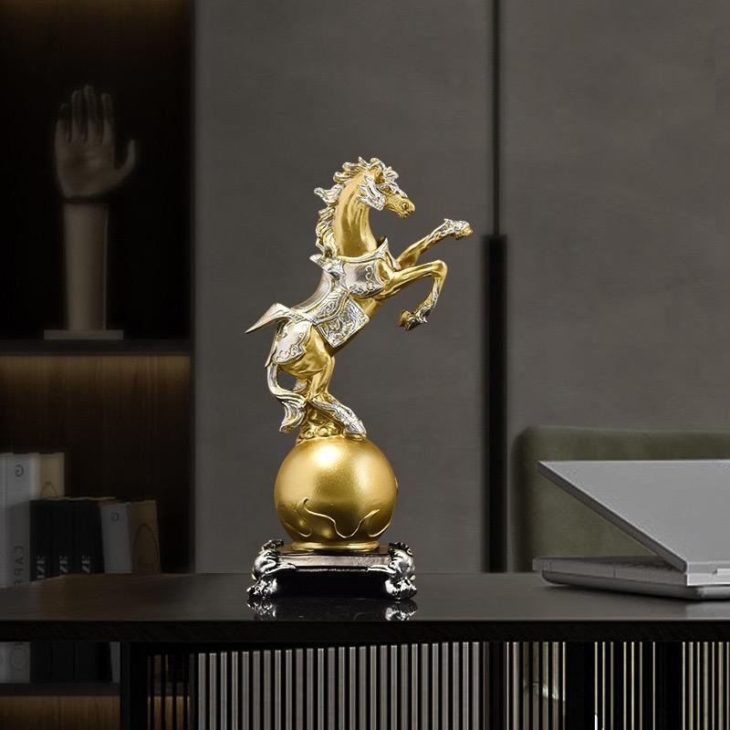 Goldene galoppierende Pferdestatue aus Kunstharz, handgefertigtes Ornament für Heim- und Bürodekoration | BY230822
