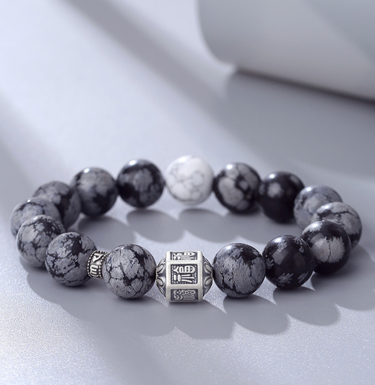 Herren-Segensarmband, handgefertigt, silbernes Schneeflocken-Obsidian-Mantra-Perlen-Armband | VB24383-3BBYS