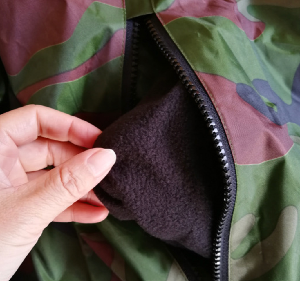 Unisex-Allwetter-Trockenmantel mit Kapuze und Camouflage-Muster – Wasserdichter, winddichter Schwimmparka mit Handtuchfutter | BCM022