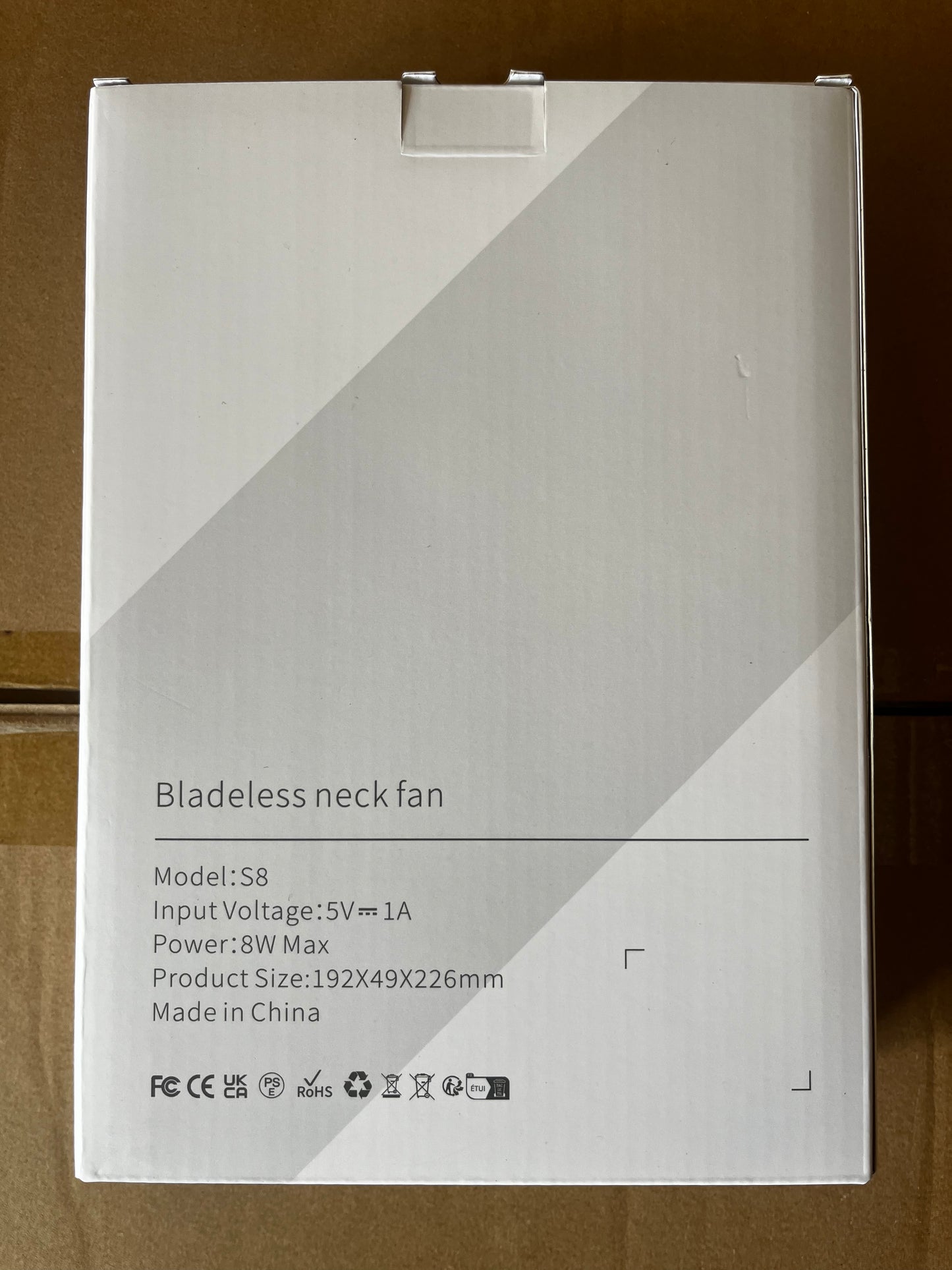 Tragbarer Nackenventilator mit 4 Turbo-Blättern, wiederaufladbar über USB, 360°-Kühlluftstrom | S8