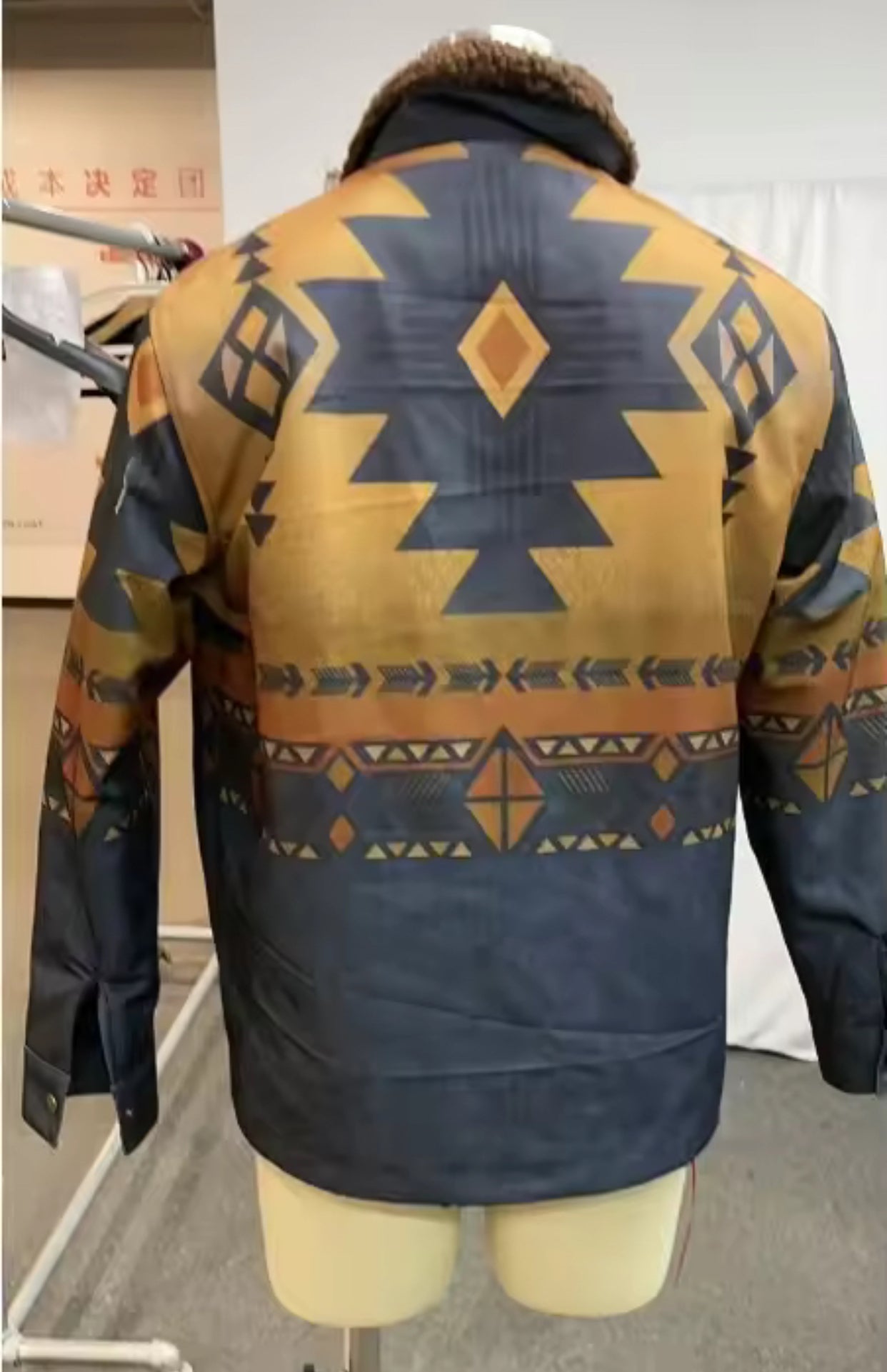 Herren-Fleece-Sherpa-Vintage-Jacke im Azteken-Stil, Übergröße, Reißverschluss und Knopfleiste, dicker taktischer Winter-Cargomantel mit Reverskragen