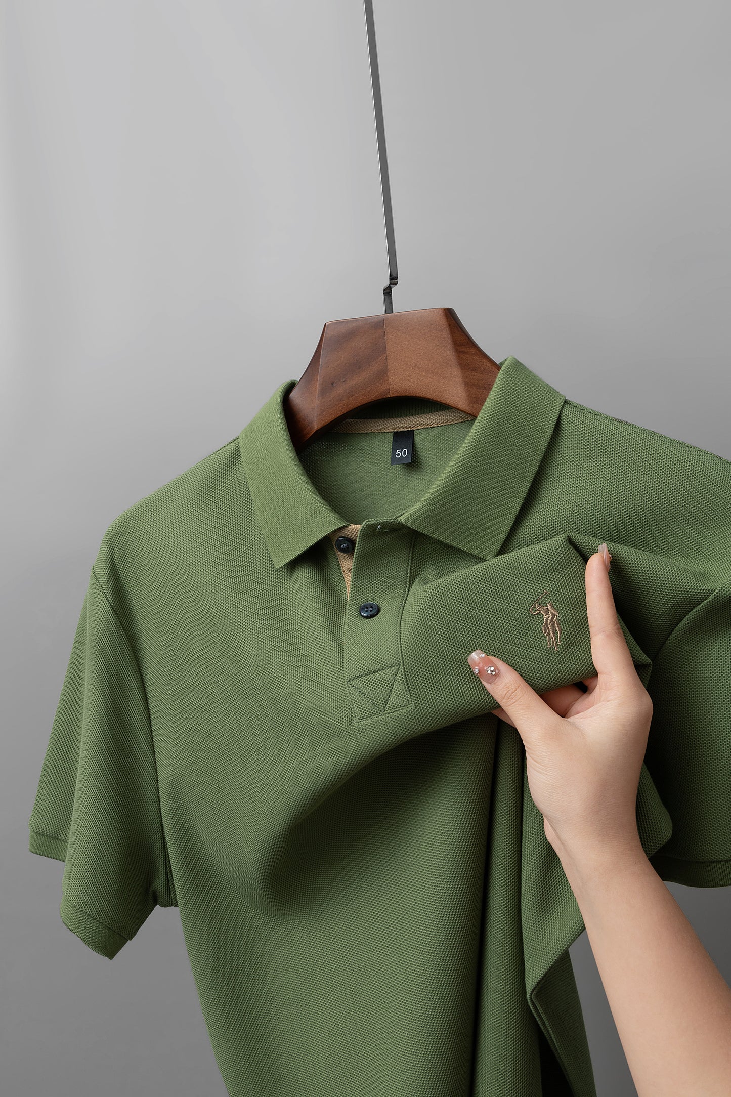 Herren-Poloshirt aus hochwertiger merzerisierter Baumwolle (220 g/m²), sechseckig, Perlenstickerei, Sommerkollektion | 8561