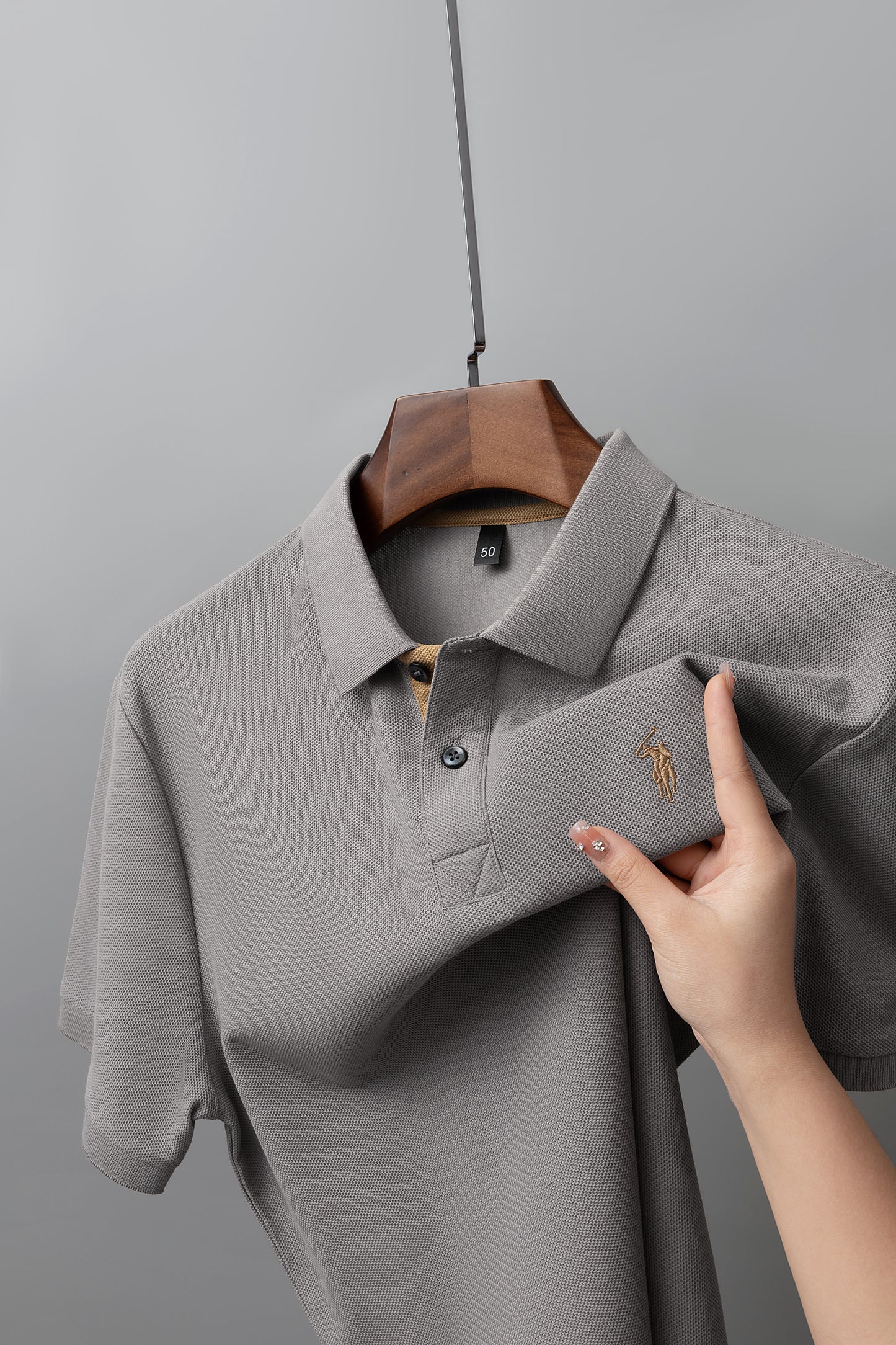 Herren-Poloshirt aus hochwertiger merzerisierter Baumwolle (220 g/m²), sechseckig, Perlenstickerei, Sommerkollektion | 8561