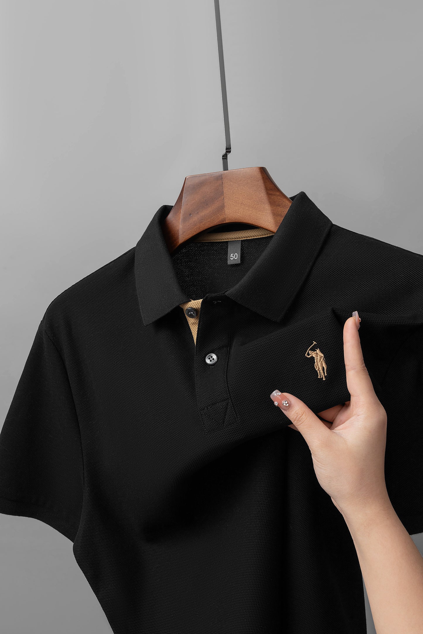 Herren-Poloshirt aus hochwertiger merzerisierter Baumwolle (220 g/m²), sechseckig, Perlenstickerei, Sommerkollektion | 8561