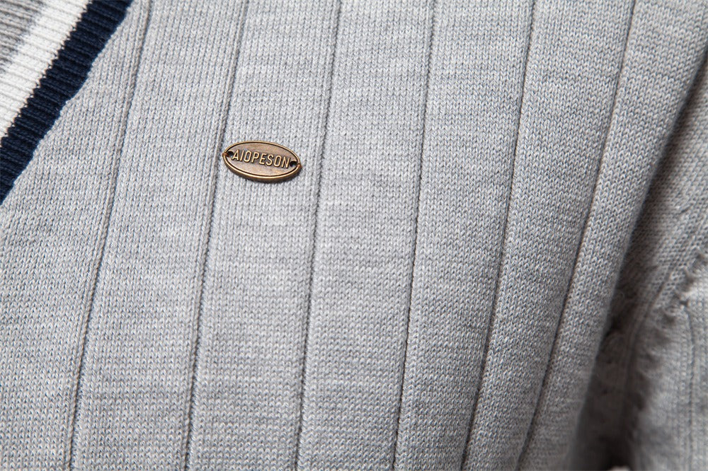 Herren-Strickjacke mit V-Ausschnitt und Farbbesatz – Lässiger, locker sitzender Pullover mit Knöpfen für den Herbst | SW199