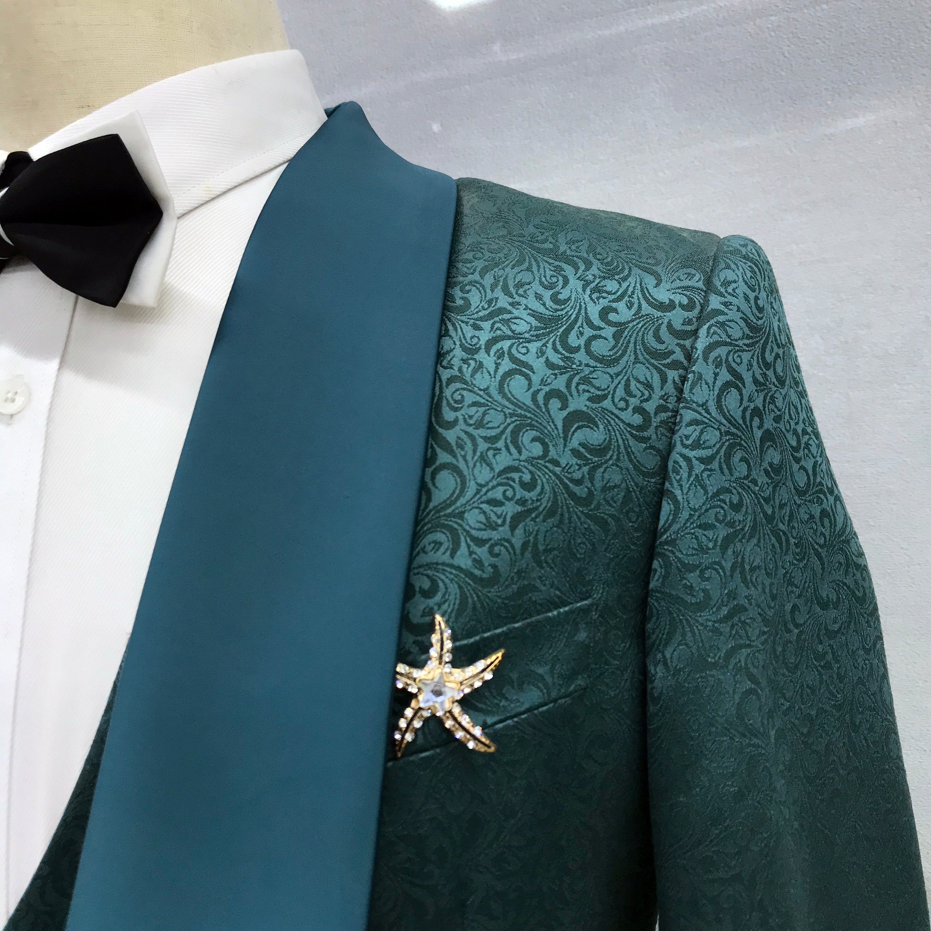 Decorative lapel pin