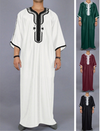 Locker sitzende muslimische Robe, schlichte und bequeme traditionelle Kleidung für Männer | 1138242 