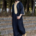 Lockerer muslimischer Herrenmantel mit Stickerei und langen Ärmeln, islamischer Abaya, Ramadan- und Eid-Outfits | 1134997 