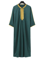 Lockerer muslimischer Herrenmantel mit Stickerei und langen Ärmeln, islamischer Abaya, Ramadan- und Eid-Outfits | 1134997 