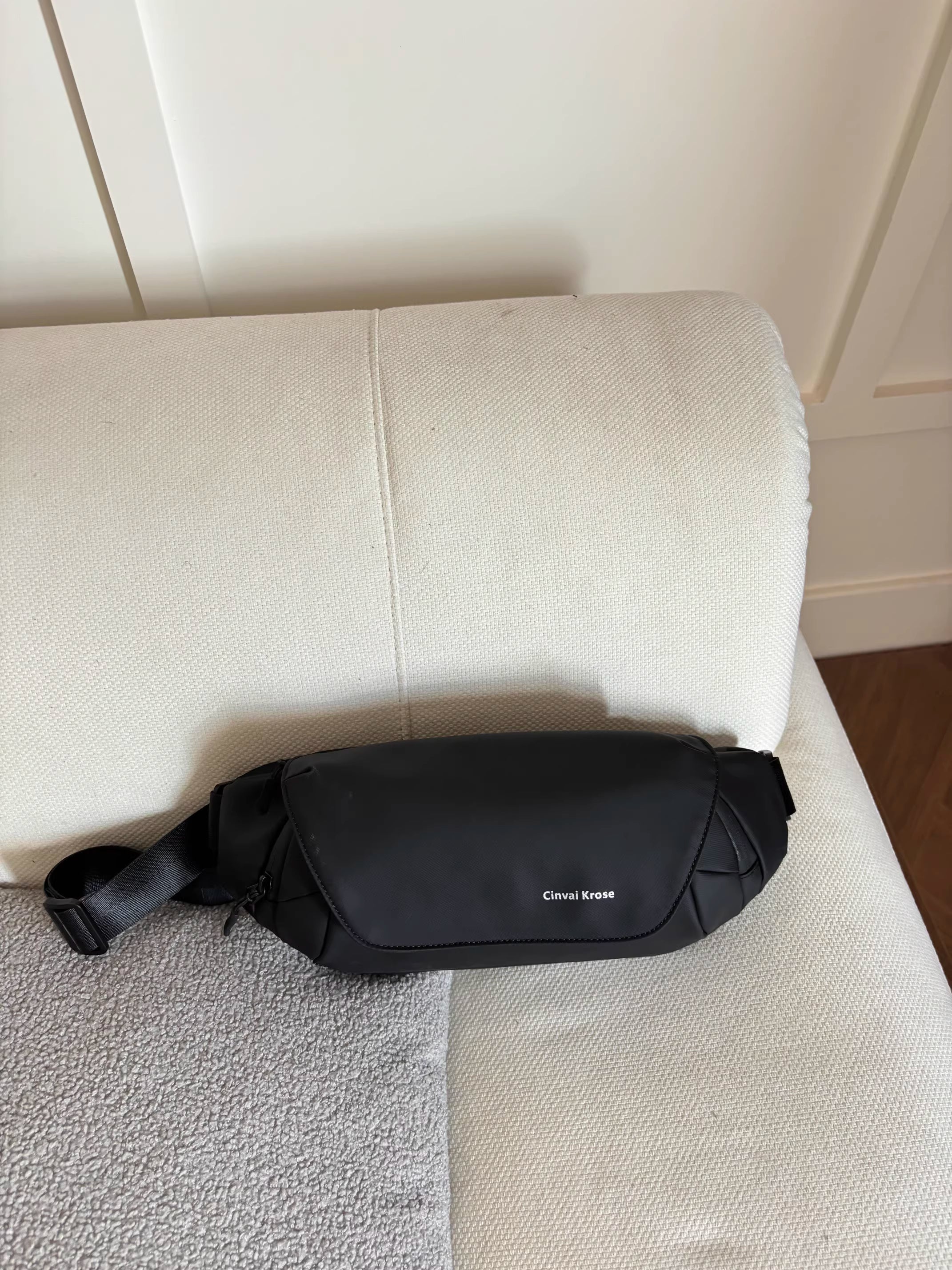 Kingsons Herren Brusttasche – Wasserdicht, Leicht, Crossbody | 3248-A 