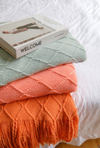 Gemütliche Strickdecke mit Quasten, leichtes, atmungsaktives Acryl für Sofa- und Reisekomfort | YENLN06 