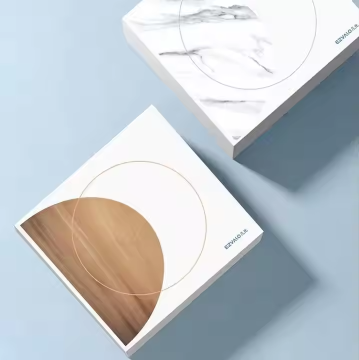 4-in-1-Nachttischlampe mit kabellosem Ladegerät, dimmbarem LED-Bluetooth-Lautsprecher, Telefonhalter und Nachtlicht als Geschenk | Ezvalo 