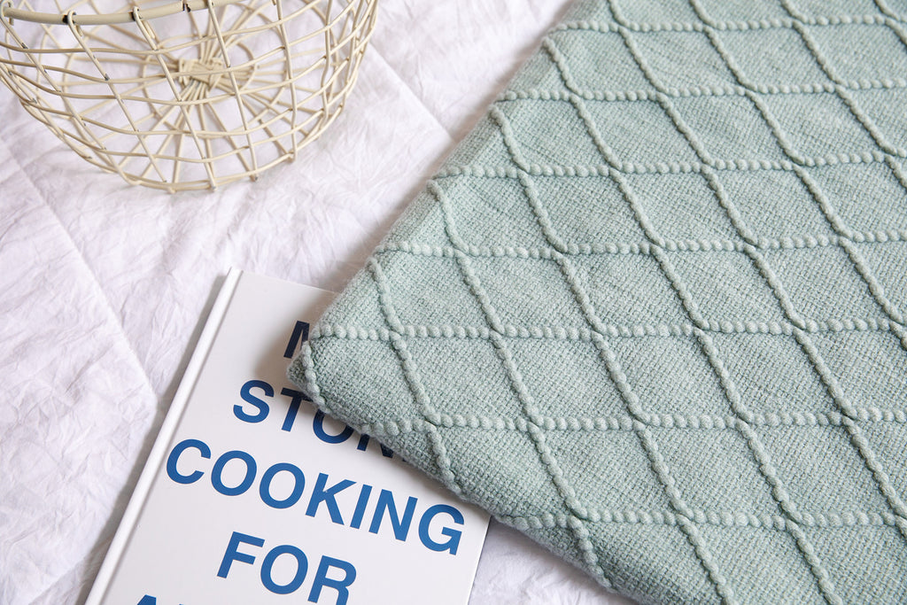 Gemütliche Strickdecke mit Quasten, leichtes, atmungsaktives Acryl für Sofa- und Reisekomfort | YENLN06 