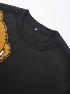 Herren-Sweatshirt mit Cartoon-Bär-Stickerei, Rundhalsausschnitt, Übergröße, Polyestergewebe, lebendiges Tiermuster, Oberteil, Freizeitkleidung, Strickstoffhemd