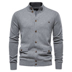 Herren-Strickjacke aus Baumwolle mit Zopfmuster, Taschen, Stehkragen, Button-Down-Pullover | CW61 