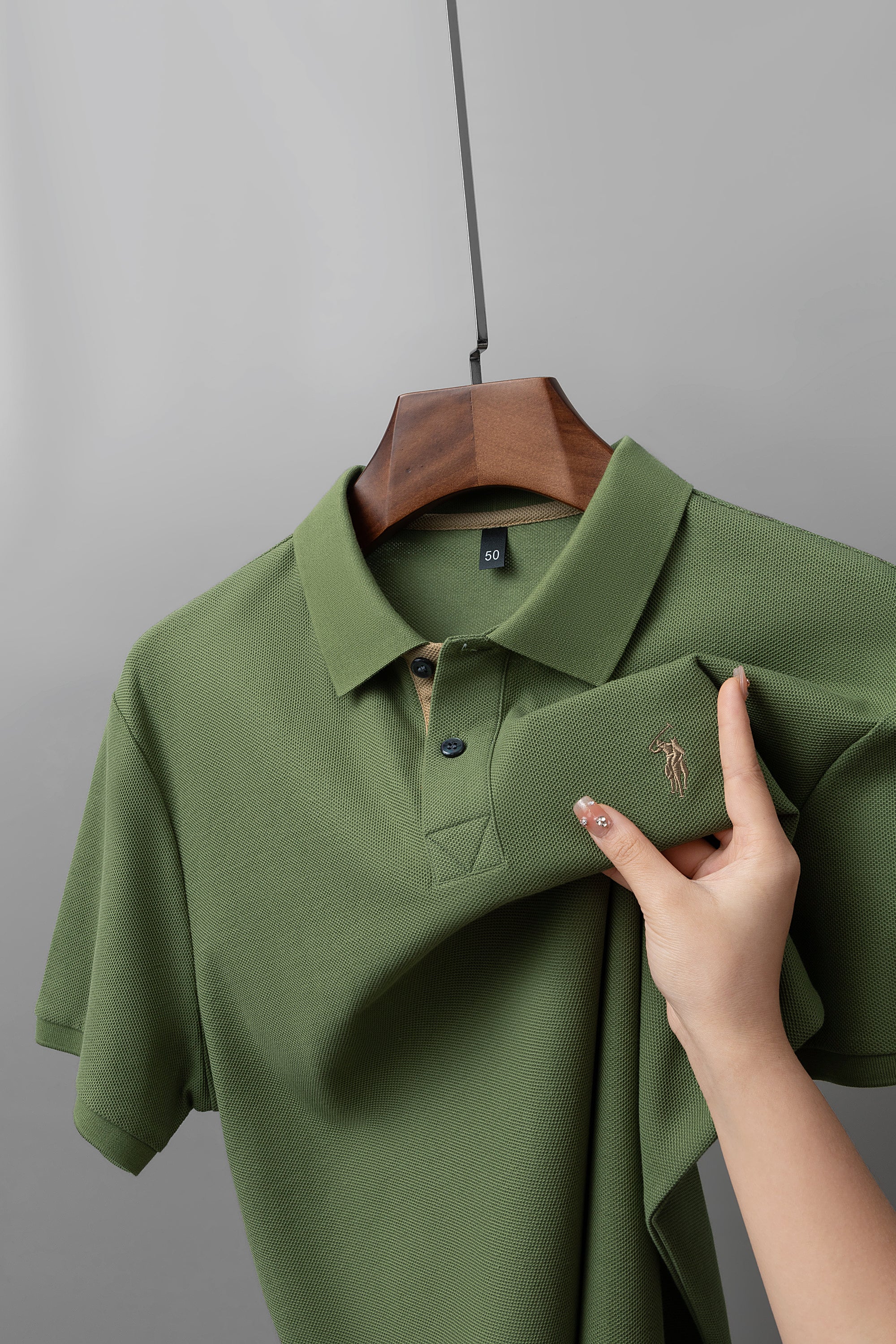 Herren-Poloshirt aus hochwertiger merzerisierter Baumwolle (220 g/m²), sechseckig, Perlenstickerei, Sommerkollektion | 8561 
