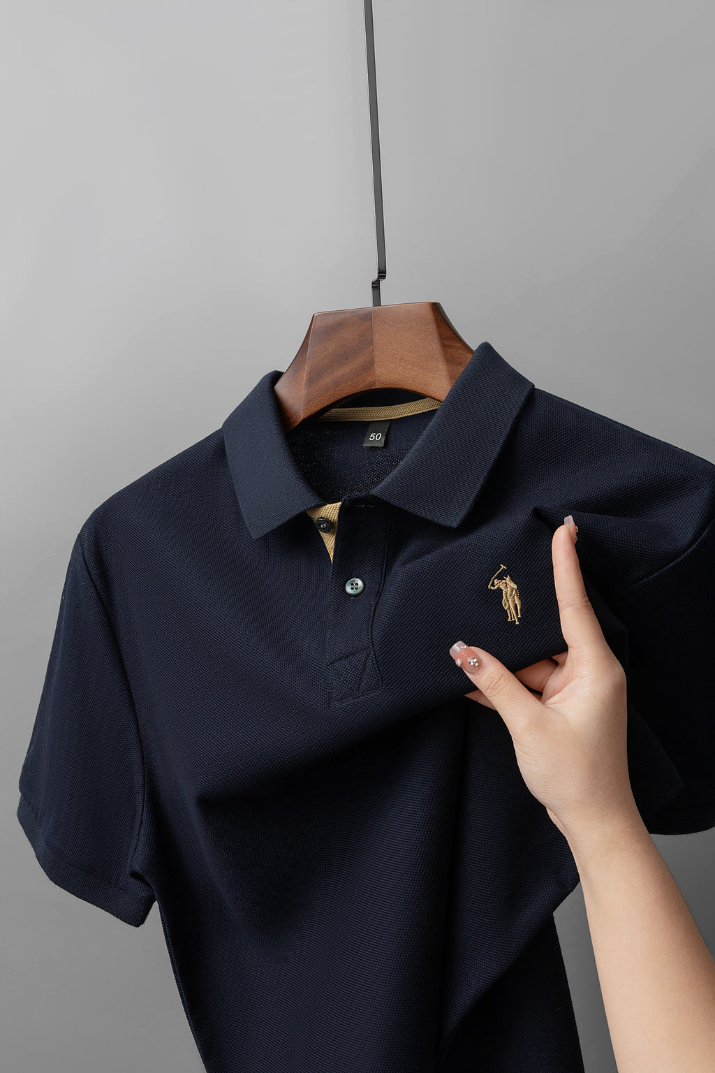 Herren-Poloshirt aus hochwertiger merzerisierter Baumwolle (220 g/m²), sechseckig, Perlenstickerei, Sommerkollektion | 8561 