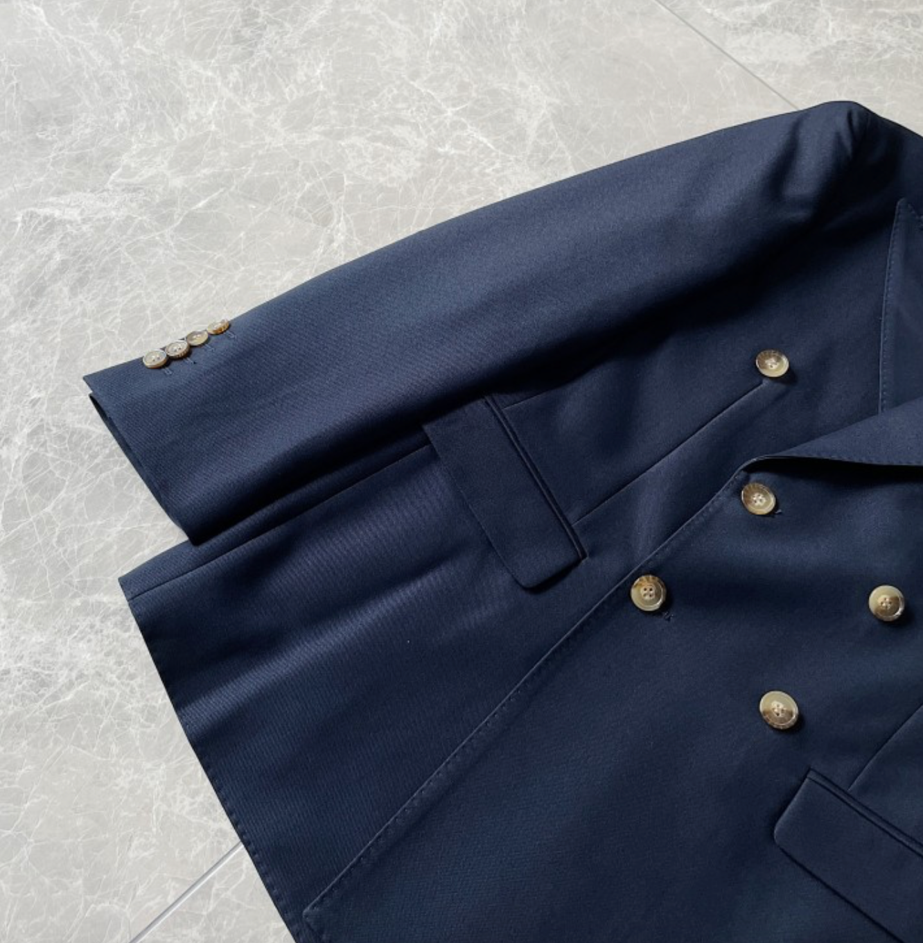 Hochwertiger zweiteiliger Slim Fit Zweireiher Anzug Einfarbig Steigendes Revers Doppelschlitze für Herren | S01 