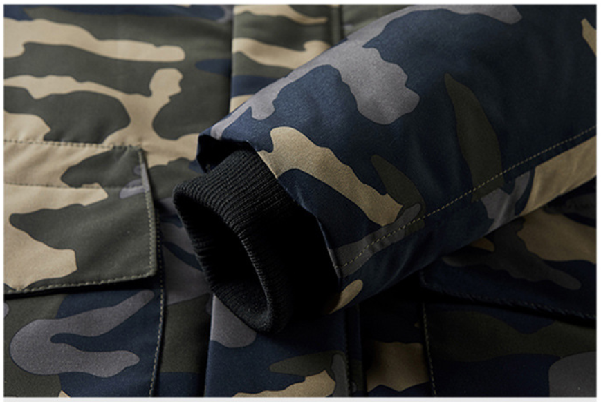 Vielseitige Camouflage-Militärjacke für Herren mit Fleecefutter, Pelzkapuze und mehreren Taschen 