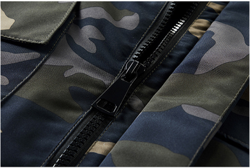 Vielseitige Camouflage-Militärjacke für Herren mit Fleecefutter, Pelzkapuze und mehreren Taschen 