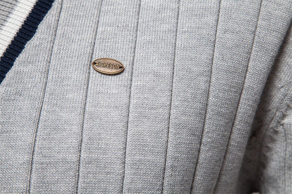 Herren-Strickjacke mit V-Ausschnitt und Farbbesatz – Lässiger, locker sitzender Pullover mit Knöpfen für den Herbst | SW199 
