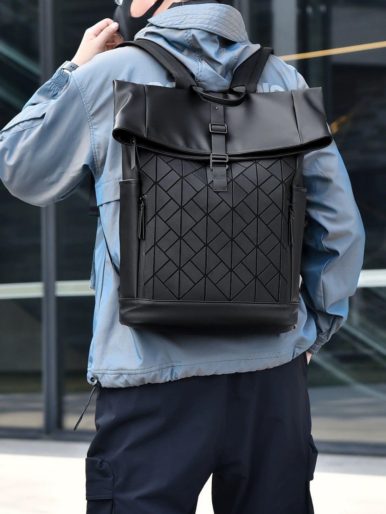 OMASKA Reflective Geometric Backpack – Wasserdichte, trendige 14-Zoll-Laptoptasche | 8605 