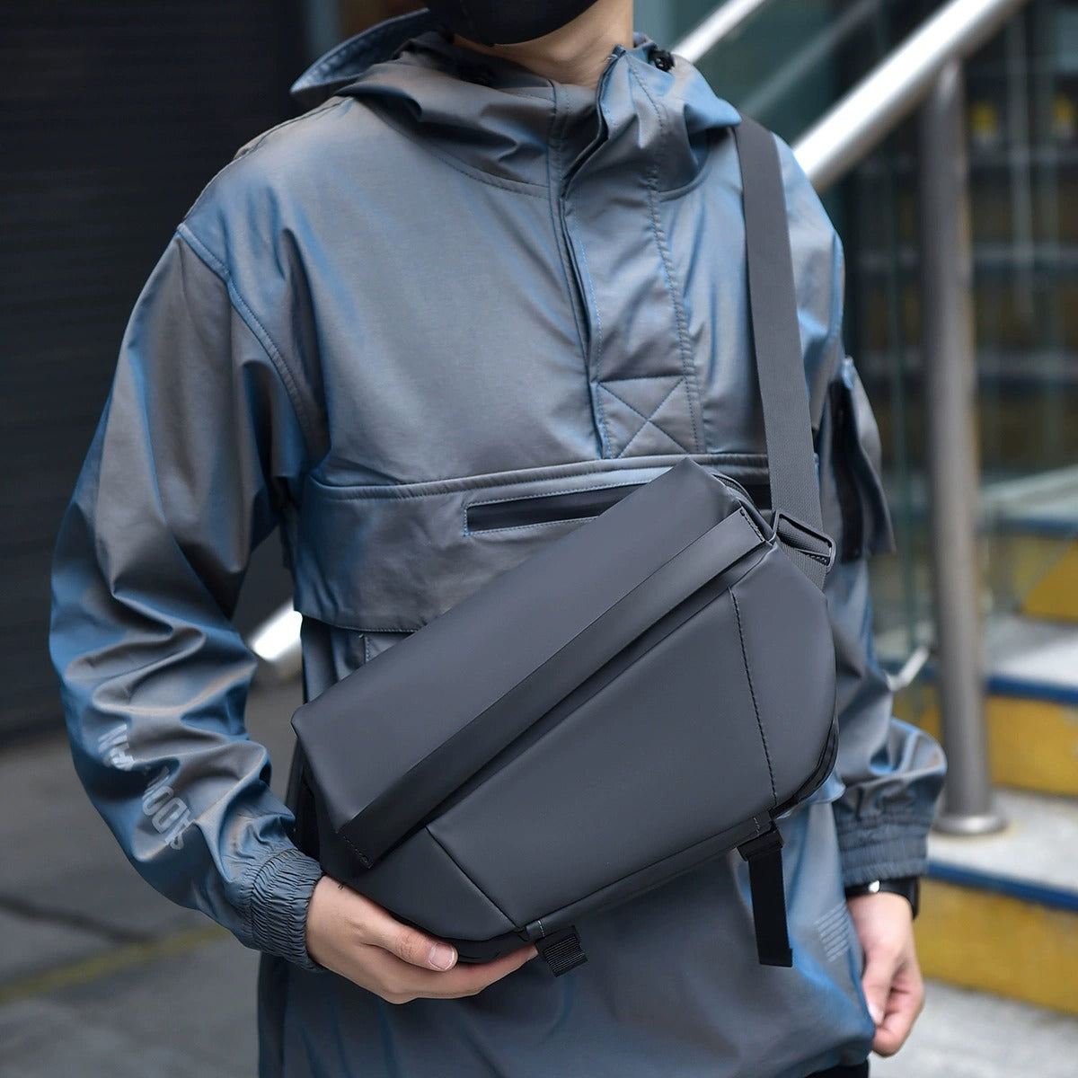 OMASKA Herren Brusttasche – Erweiterbare 6L Crossbody Sling | 5166 