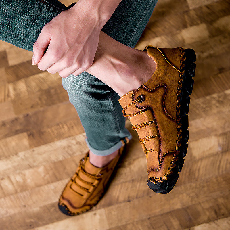 Chaussures de marche et de conduite pour hommes faites à la main